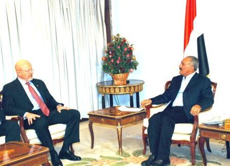 رئيس الجمهورية لدى استقباله  وكيل وزارة الدفاع الأمريكية