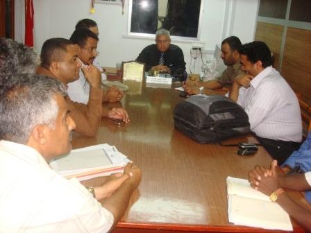 سلطان الشعيبي لدى لقائه أعضاء المجلس المحلي