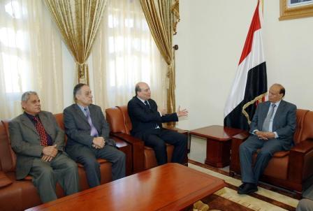 نائب الرئيس لدى استقباله مسؤول الجبهة الشعبية لتحرير فلسطين أمس