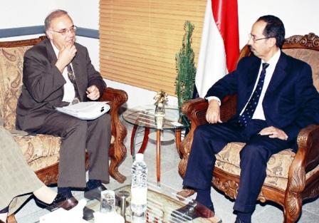 الارحبي خلال لقائه أمس المدير الاقليمي لـ (الإيفاد)