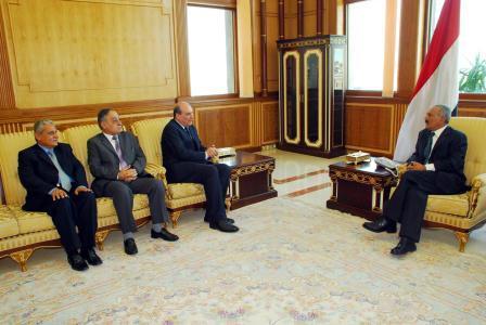 رئيس الجمهورية لدى استقباله وفد الجبهة الشعبية لتحرير فلسطين أمس