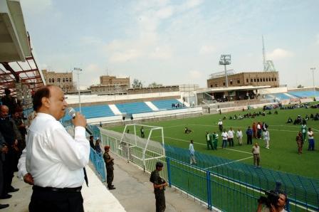 ..ويلقي كلمته امام الشباب في ميدان الشهداء بتعز