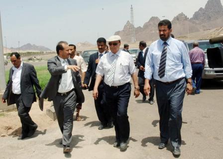 نائب الرئيس يزور عدداً من المشاريع الرياضية في عدن
