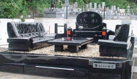 قبور بأشكال غريبة وعجيبة