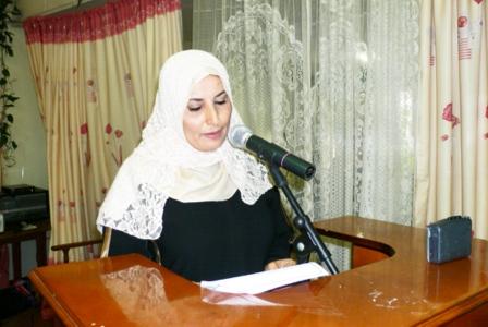 أم الخير الصاعدي تلقي البيان الذي اصدره اتحاد نساء اليمن فرع عدن