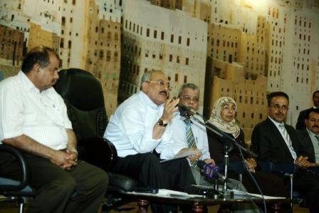 رئيس الجمهورية يلقي كلمة أمام قيادات وكوادر القطاع النسائي في حضرموت