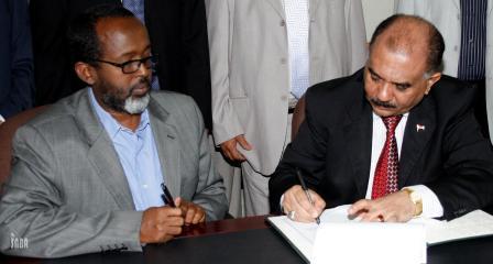 وزير الإعلام خلال توقيع بروتوكول التعاون الإعلامي بين بلادنا والصومال
