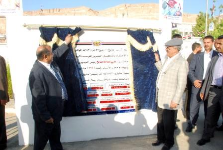 الرئيس يفتتح ويضع حجر الأساس لـ269 مشروعاً في حضرموت