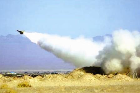 إطلاق صاروخ مناورة عسكرية ايرانية سابقة في اقليم اصفهان جنوبي طهران يوم 25 نوفمبر تشرين الثاني 2009.