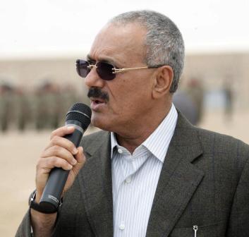 رئيس الجمهورية لدى زيارته عدداً من الألوية العسكرية