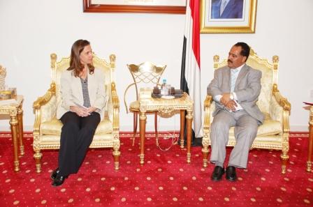 رئيس مجلس النواب يلتقي المدير المقيم للمعهد الديمقراطي الوطني للشؤون الدولية بصنعاء