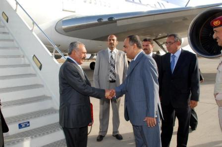 رئيس الجمهورية لدى عودته إلى مطار المكلا