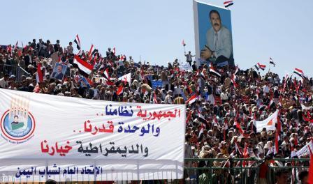 جموع حاشدة حضرت المهرجان الجماهيري بملعب مدينة الثورة بصنعاء