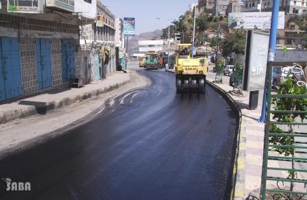 محافظ حجة خلال تدشين مشروع طريق ( العذرة- نصيرة)