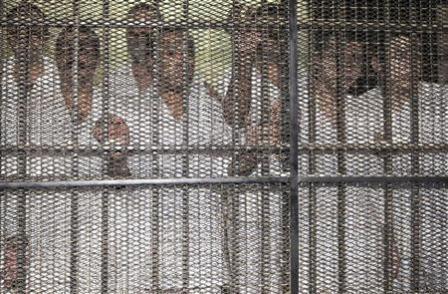 المتهمون في قضية حزب الله في محكمة بالقاهرة الجديدة يوم 26 أغسطس 2009 .