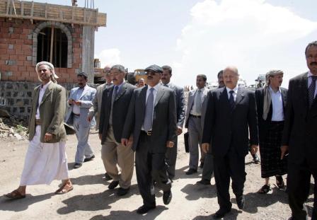 رئيس الجمهورية يتفقد عدداً من المشاريع الخدمية والإنمائية بتعز
