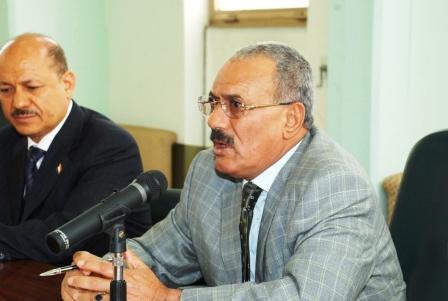 رئيس الجمهورية لدى لقائه قيادة السلطة المحلية والشخصيات الاجتماعية بلحج وردفان