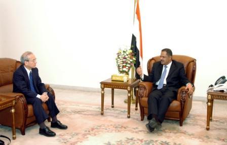 رئيس الوزراء لدى استقباله السفير الياباني بصنعاء ميتسوروني نامبا