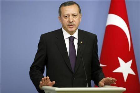 رئيس الوزراء التركي رجب طيب اردوغان يتحدث لوسائل الإعلام في أنقرة يوم 22 ابريل نيسان 2010 .