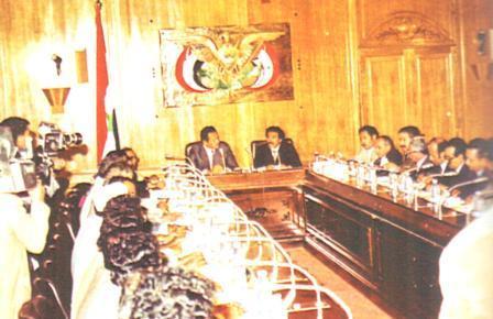 الرئيسان علي عبدالله صالح وعلي ناصر محمد يرأسان وفدي الشطرين