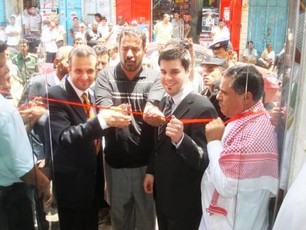 محافظ عدن خلال افتتاح فرع شركة (رادو)