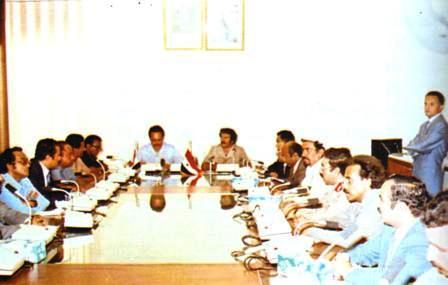 الرئيسان علي عبدالله صالح وعلي ناصر محمد يترأسان الدورة الأولى للمجلس اليمني  الأعلى في صنعاء 1983م