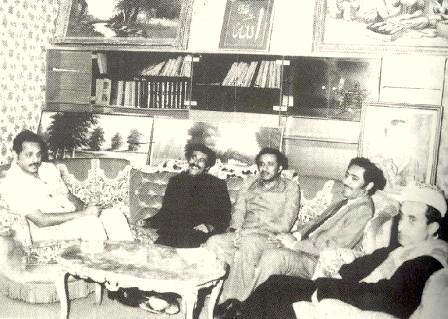 (من اليمين) عبدالكريم العرشي، عبدالعزيز عبدالغني والرئيسان علي عبدالله  صالح وعلي ناصر محمد في تعز 1981م