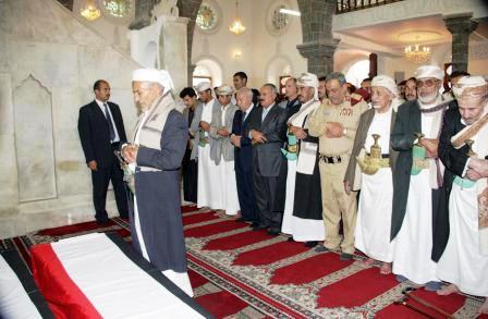 رئيس الجمهورية يؤدي الصلاة على الشهيدين الشايف والبحري أمس