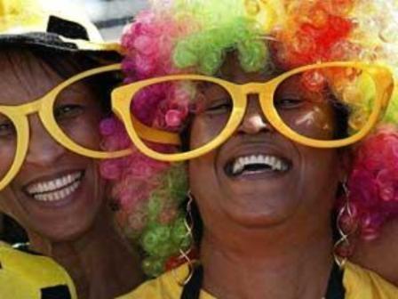 مشجعة ..وفرحة غامرة بافتتاح المونديال