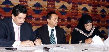 أثناء توقيع اتفاقية  تأهيل مجلس الترويج السياحي أمس