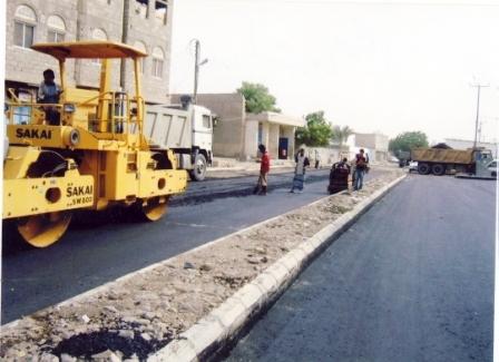 من مشاريع سفلتة الشوارع