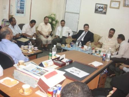 وزير الصحة ومحافظ عدن يزوران مستشفى الجمهورية