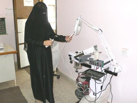 الفتاة اليمنية والتدريب على الأجهزة المتطورة