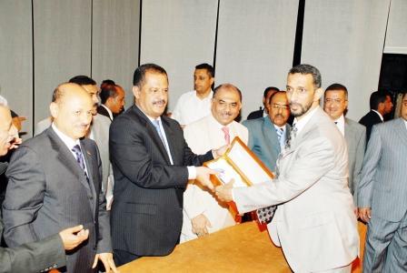 رئيس الوزراء يكرم الزميل سعيد ثابت أمس