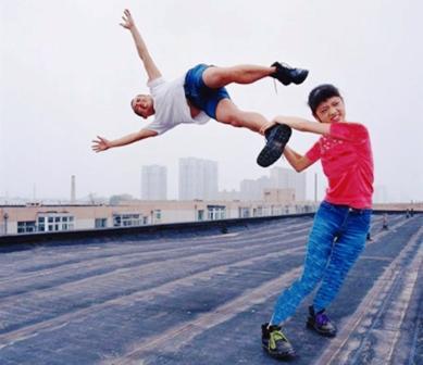 ‎هل هذه مسابقة لرمي البشر؟