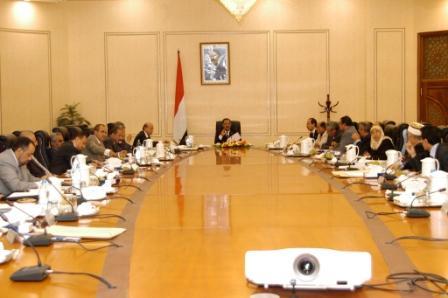 مجلس الوزراء في اجتماعه أمس برئاسة د.علي محمد مجور