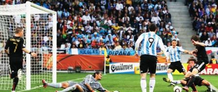 أحد أهداف ألمانيا في مرمى الأرجنتين