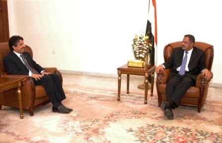 رئيس الوزراء لدى لقائه سفير دولة الكويت بصنعاء