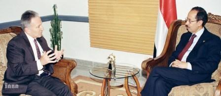 الأرحبي لدى لقائه السفير الأمريكي بصنعاء أمس