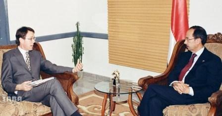 .. ولدى لقائه السفير البريطاني بصنعاء أمس