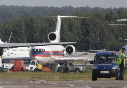 طائرة روسية تقل عملاء لروسيا رحلتهم الولايات المتحدة بعد هبوطها في مطار خارج موسكو يوم الجمعة