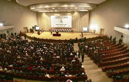أول جلسة للبرلمان العراقي الجديد في بغداد يوم 14 يونيو حزيران 2010 .