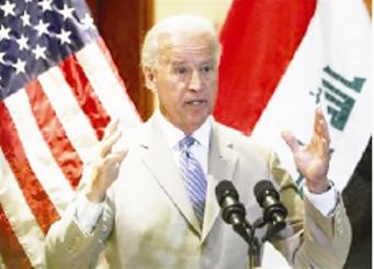 جو بايدن نائب الرئيس الامريكي في السفارة الامريكية في بغداد يوم 4 يوليو تموز 2010 .
