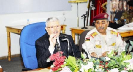 الآنسي يلقي كلمة في الدورة