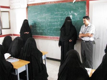 مشعل يتفقد مخيمات الكشافة والمرشدات