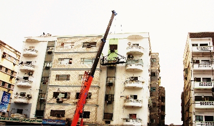 طلاء المباني في الشارع الرئيسي