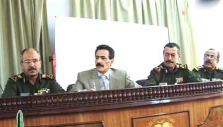 وزير الداخلية خلل لقائه الدارسين في الأكاديمية ( من التلفاز )