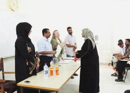 أثناء توزيع الشهادات