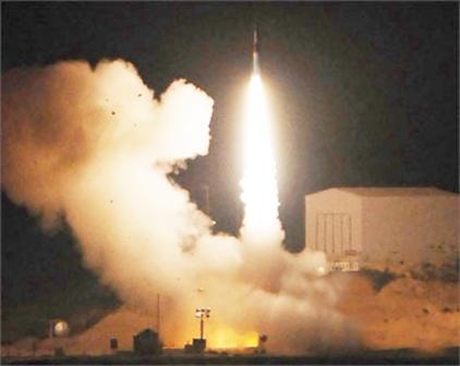 أحد صواريخ أرو (حيتس) خلال تجربة إطلاق من موقع لم يكشف عنه بإسرائيل عام 2007
