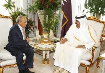 سمو الشيخ حمد لدى استقباله عبدالكريم الإرياني